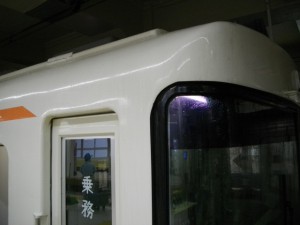 東武鉄道300系 フロントガラスのスモークの高さの確認